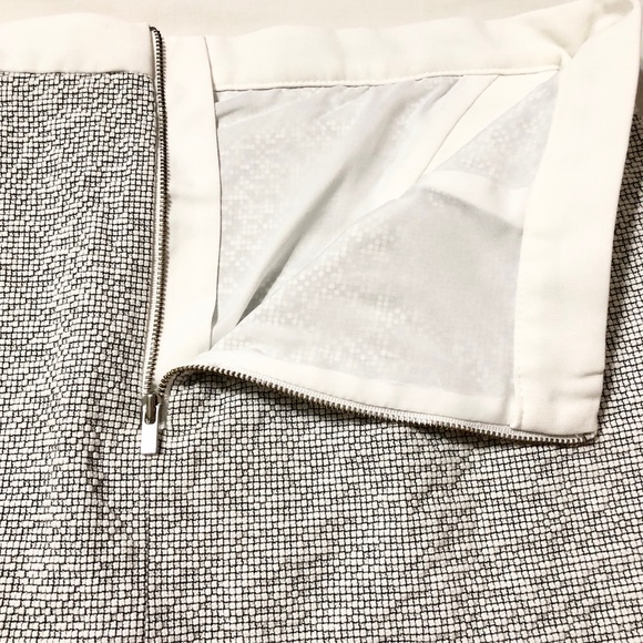 Banana Republic Asymmetric Dressy Gray/White Square Textured Mini Skirt - Size 4 - Picture 11 of 16
